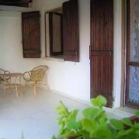 One Bedroom House With Enclosed Garden And Wifi At 3*