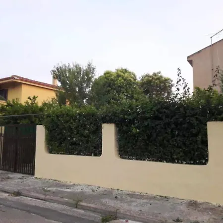 Hotel One Bedroom House With Enclosed Garden And Wifi At 3*