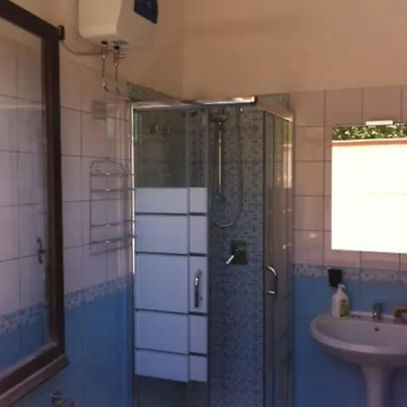 Hotel One Bedroom House With Enclosed Garden And Wifi At 3*