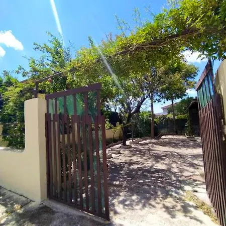 One Bedroom House With Enclosed Garden And Wifi At 3*
