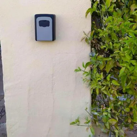 One Bedroom House With Enclosed Garden And Wifi At Hotel