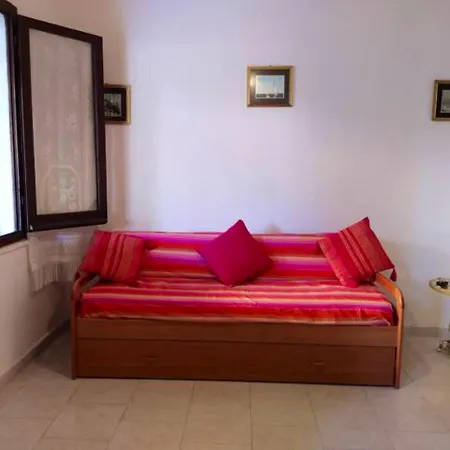 One Bedroom House With Enclosed Garden And Wifi At Hotel 3*