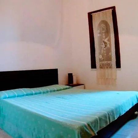 One Bedroom House With Enclosed Garden And Wifi At 3*